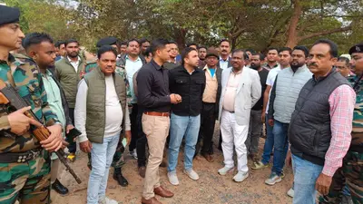 East Singhbhum : बहरागोड़ा में भवन अधूरा रहने से पेड़ के नीचे कक्षा चलने की खबर पर पहुंचे शिक्षा मंत्री, निरीक्षण कर संवेदक पर एफआइआर का आदेश
