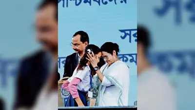 सरकारी योजनाओं का लाभ लेने के लिए किसी को पैसे न दें : ममता
