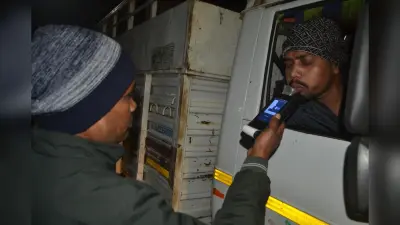 Dhanbad News : शराब पीकर व तेज गति से वाहन चलाया तो खैर नहीं, जुर्माने के साथ होगी जेल