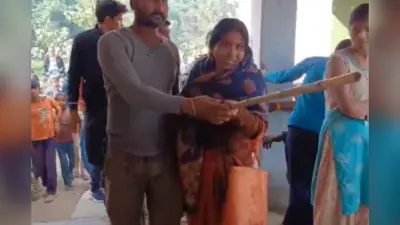Gopalganj News: सरकारी स्कूल के दो महिला शिक्षकों के बीच जमकर चले लाठी-डंडे, शिक्षा विभाग से पहले भी की गई थी शिकायत
