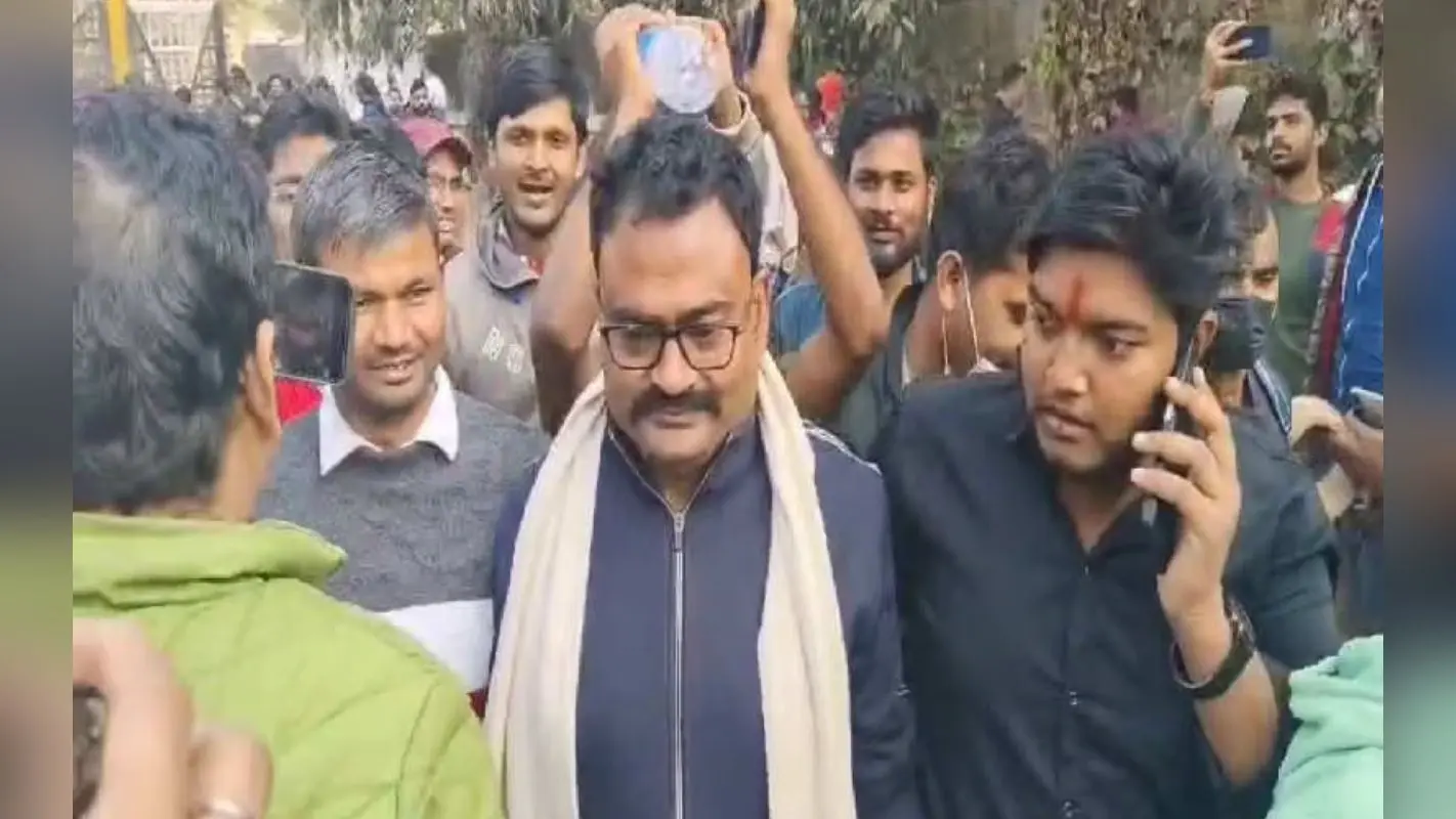BPSC Candidates: बीपीएससी अभ्यर्थियों से मिलने पहुंचे गुरु रहमान, बोले- हमारी सिर्फ एक मांग ‘पुनर्परीक्षा’