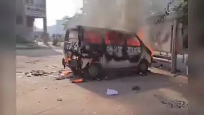 Gurugram Clash VIDEO: खाने-पीने को लेकर दो गुटों में झड़प, गाड़ियों को किया आग के हवाले