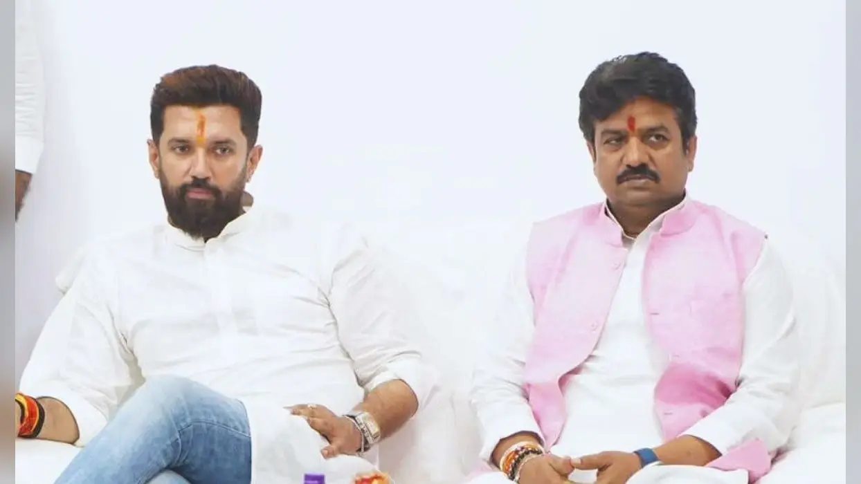 कौन हैं चिराग के करीबी हुलास पांडेय? जिनके घर ED की रेड में मिले भारी मात्रा में कैश और जमीन के कागजात