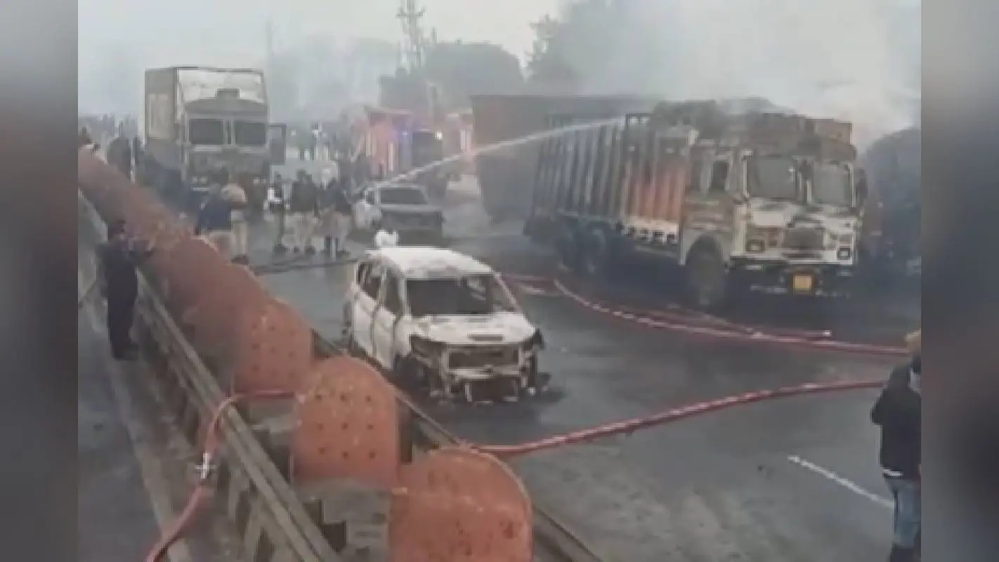 Jaipur Accident Video : दो ट्रकों के बीच टक्कर, हुआ जोरदार धमाका, 5 जिंदा जले