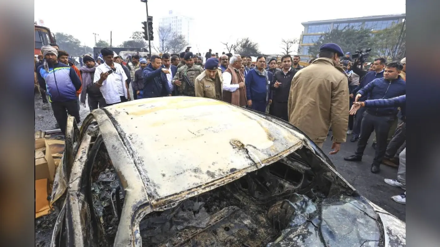 Jaipur Ajmer Accident : आग से लिपटा शख्स सड़क पर दौड़ रहा था, स्कूल वैन के ड्राइवर ने दिल दहलाने वाली बात बताई