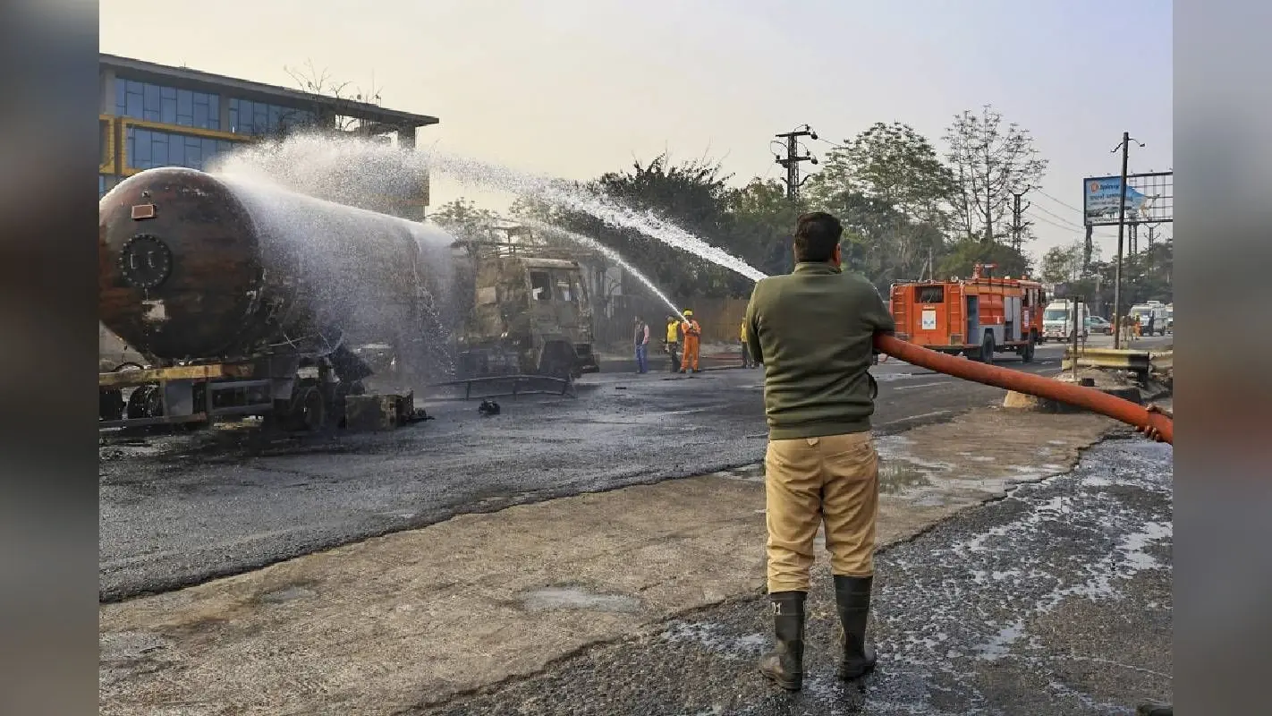 Jaipur Tanker Blast Video : जो लोग बस से बाहर नहीं कूद पाए वो वहीं जल गए, प्रत्यक्षदर्शी ने बताया