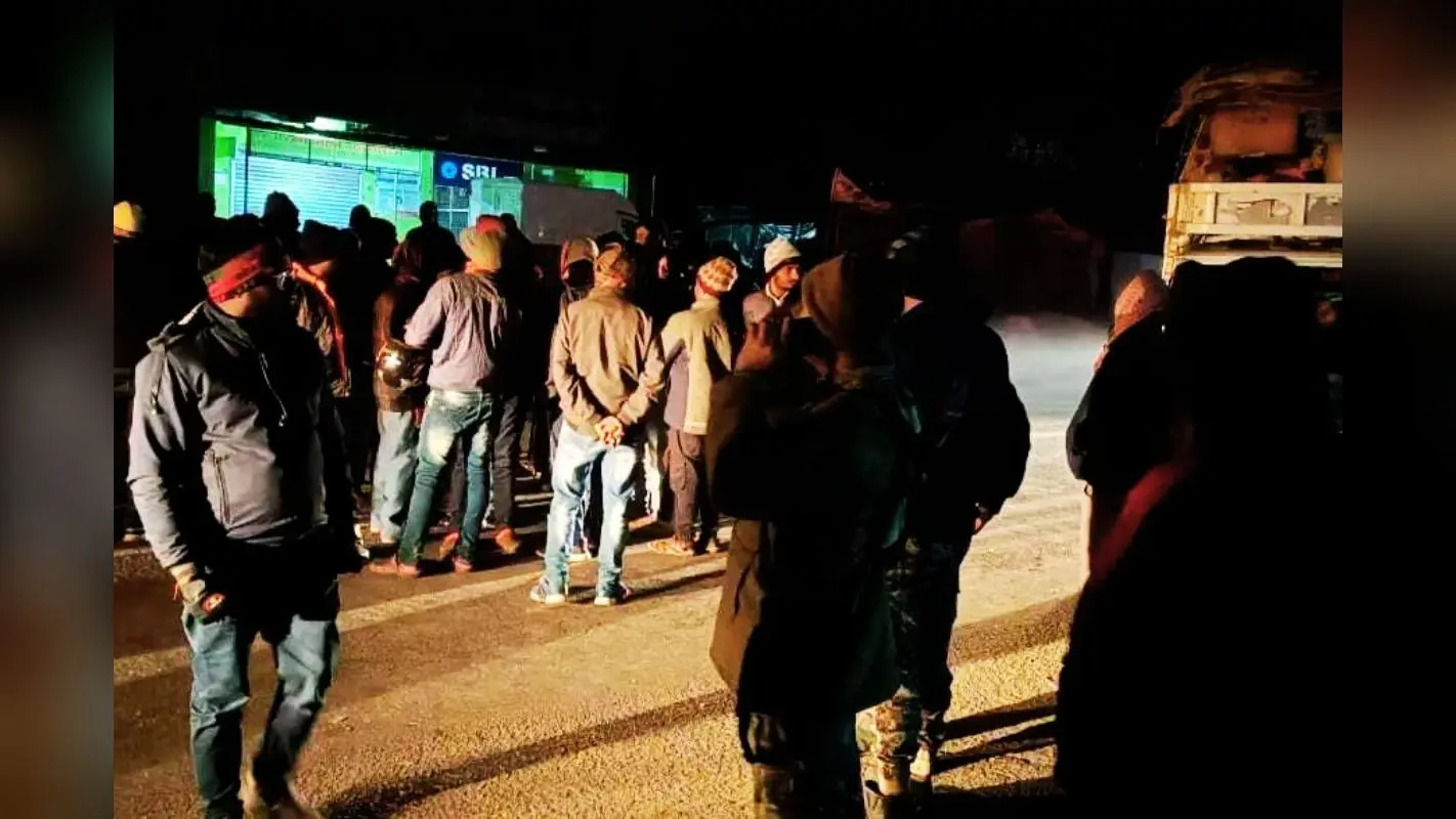 बोकारो-रामगढ़ हाईवे पर सड़क दुर्घटना में एक ही परिवार के 4 सदस्यों समेत 5 की मौत, 3 घायल