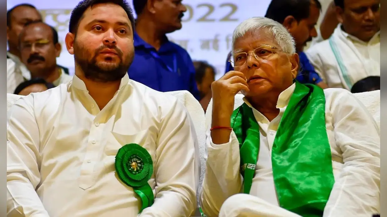 दो पूर्व अधिकारियों पर चलेगा केस, लैंड फॉर जॉब मामले में अब 7 फरवरी को अगली सुनवाई