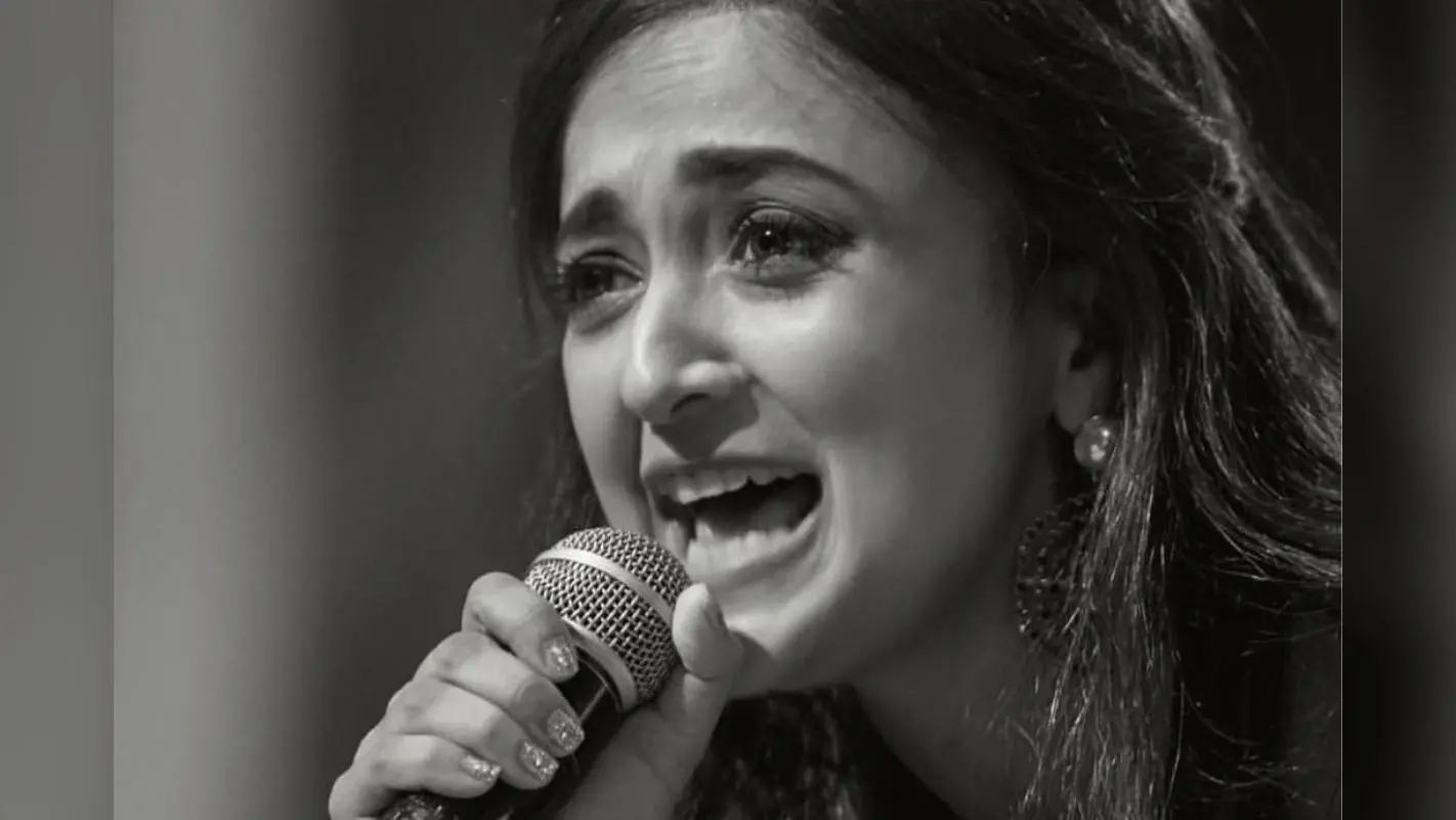 Monali Thakur: वाराणसी कॉन्सर्ट में परफॉर्मेंस को बीच में छोड़कर क्यों गईं मोनाली ठाकुर, देखें VIDEO