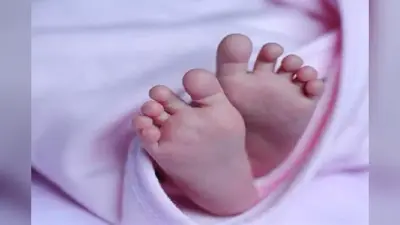 Muzaffarpur: दर-दर भटक रही बिन ब्याही मां, नवजात को हक दिलाने के लिए एसपी से लगाई गुहार