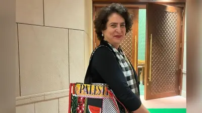 Palestine Bag: फिलिस्तीन लिखा बैग लेकर संसद पहुंची प्रियंका गांधी, बीजेपी ने लगाया गंभीर आरोप, देखें VIDEO