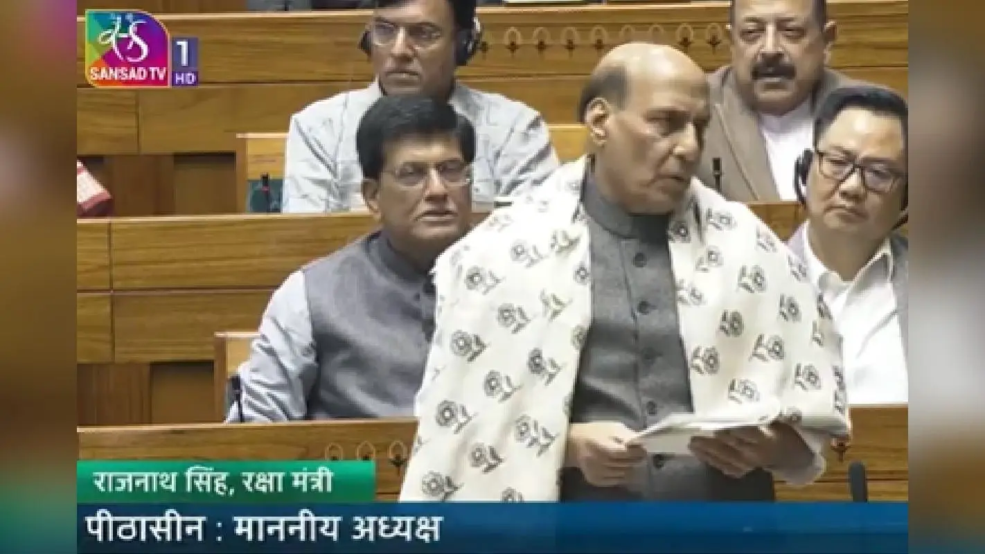 Constitution Discussion : ‘कुछ लोग संविधान की प्रति जेब में लेकर घूमते हैं, राजनाथ सिंह का राहुल गांधी पर तंज