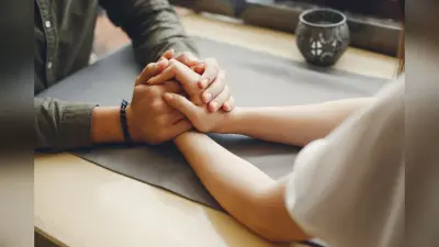 Renting Relationships: अब किराए पर मिल रहे हैं बॉयफ्रेंड और गर्लफ्रेंड, कपड़ा धुलने से लेकर खाना पकाने तक सभी चीजों में एक्सपर्ट