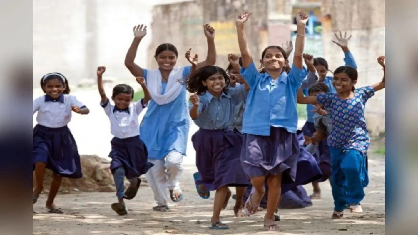 Jharkhand 2025 Holiday List: 2025 में विद्यार्थियों की मौज, झारखंड में इतने दिन रहेंगे स्कूल और कॉलेज बंद