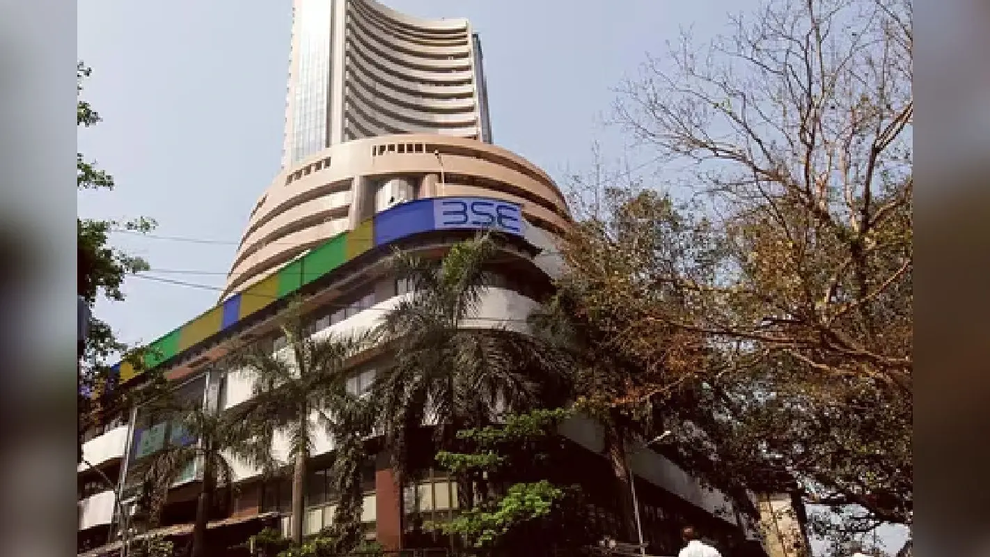 Trading Holiday 2025: 1 जनवरी को खुलेंगे बीएसई और एनएसई या रहेगी छुट्टी, जानें साल में कितने दिन बाजार रहेंगे बंद