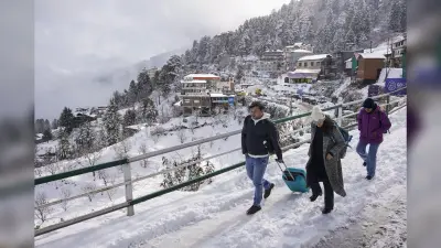 Snowfall Warning: श्रीनगर में तापमान शून्य से 7.3 डिग्री नीचे, कश्मीर में शीतलहर का प्रकोप, जानें अगले 3 दिन का मौसम