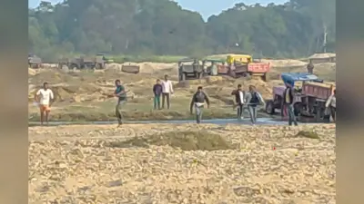 चतरा में बराकर नदी के बालू घाट पर बीडीओ पर पथराव, बाल-बाल बचे अधिकारी और कर्मचारी