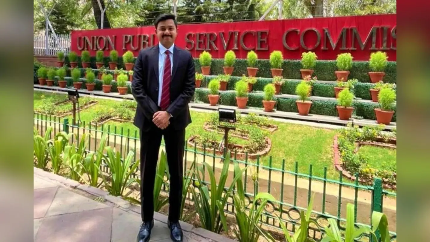 Success Story: अपनी दादी के सपने को किया साकार, बिहार के बेटे ने बिना कोचिंग के पाई यूपीएससी में कामयाबी