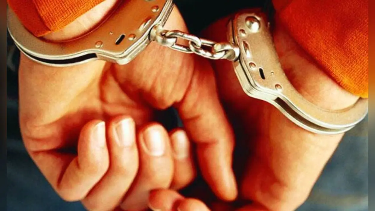 Crime News: हिंदपीढ़ी कुरकुरे हत्याकांड के मुख्य आरोपी ने किया सरेंडर, दिनदहाड़े गोली मारकर की थी हत्या