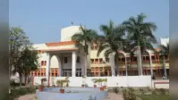 TMBU के पेंशनरों का आक्रोश, प्रभारी कुलपति ने सालभर में नहीं दिया मिलने का समय; कक्ष के सामने धरने की चेतावनी