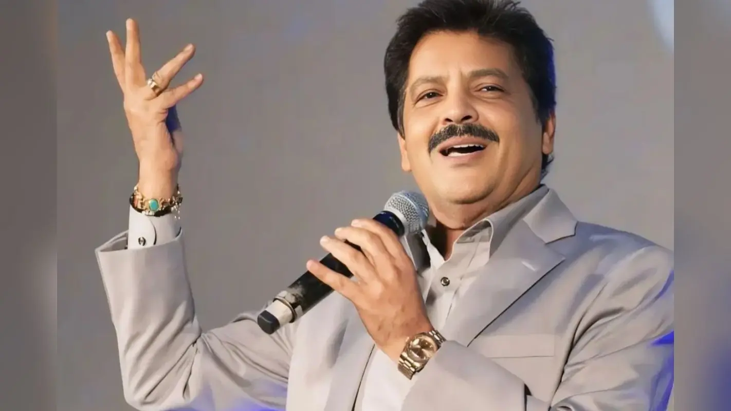 उदित नारायण ने लाइव शो में कई फीमेल फैन को Lip Kiss करने पर तोड़ी चुप्पी, कहा- ये सब दीवानगी होती है…
