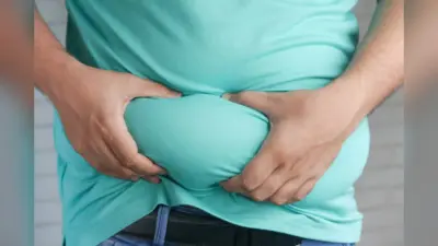 Weight Loss Drink: महीने भर में लटकती तोंद से मिलेगा छुटकारा, किचन में रखी इन नायाब चीजों से बनाएं ये खास काढ़ा