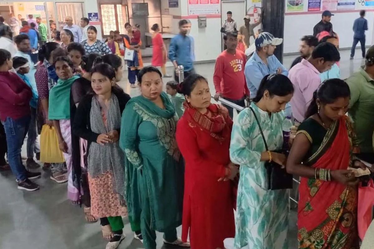Patna News: सरकारी अस्पतालों के ओपीडी में भीड़ होगी नियंत्रित, अब पंजीयन काउंटर पर लगेगा टोकन डिस्प्ले डिवाइस