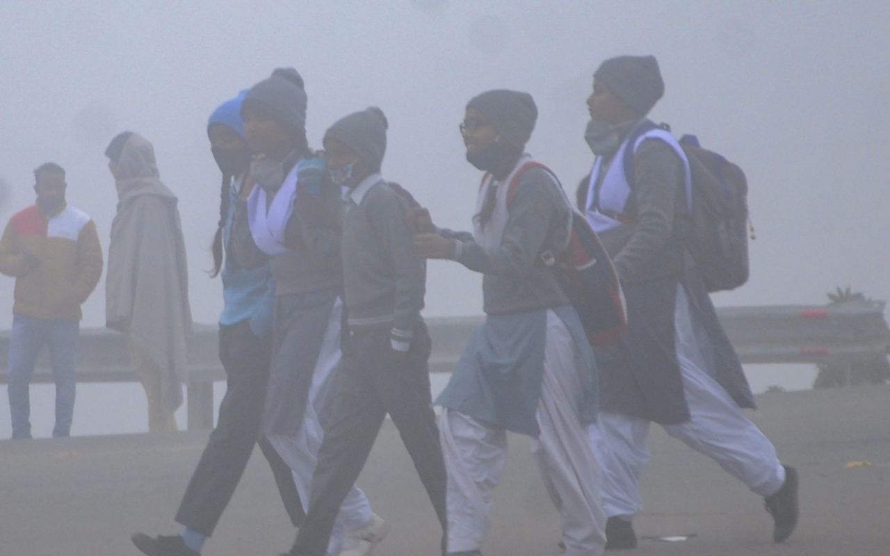 Patna News: पटना में ठंड के कारण स्कूल टाइमिंग में बड़ा बदलाव, डीएम ने जारी किया आदेश