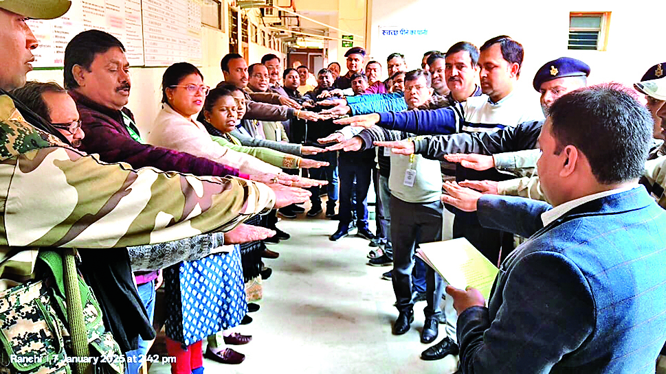 Ranchi news : डीटीओ ने सड़क सुरक्षा की प्रतिज्ञा दिलायी