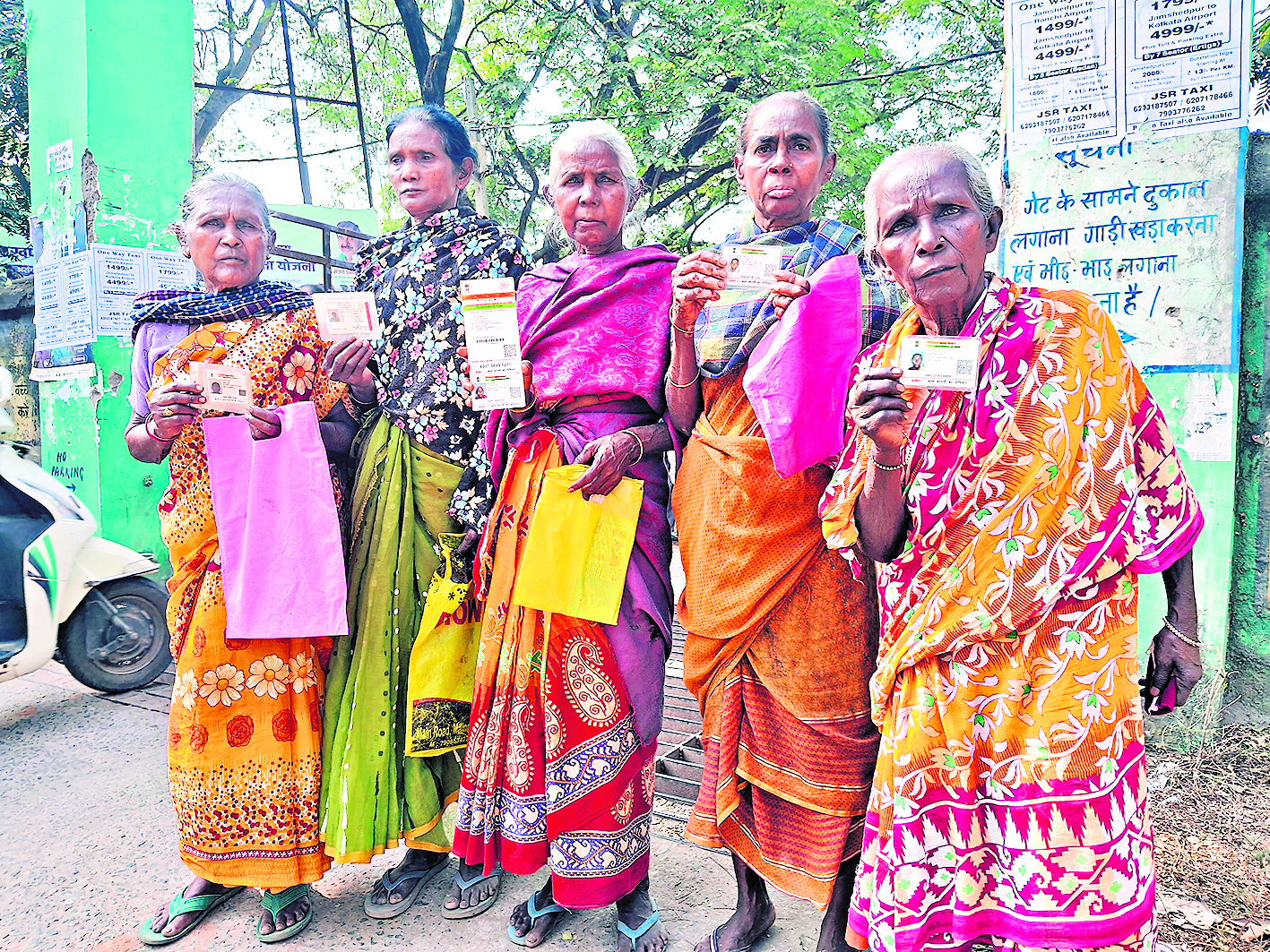 Jamshedpur News : जमशेदपुर प्रखंड में तीन माह से 35 हजार वृद्धा व विधवा पेंशन के लाभुकों को नहीं मिला पैसा