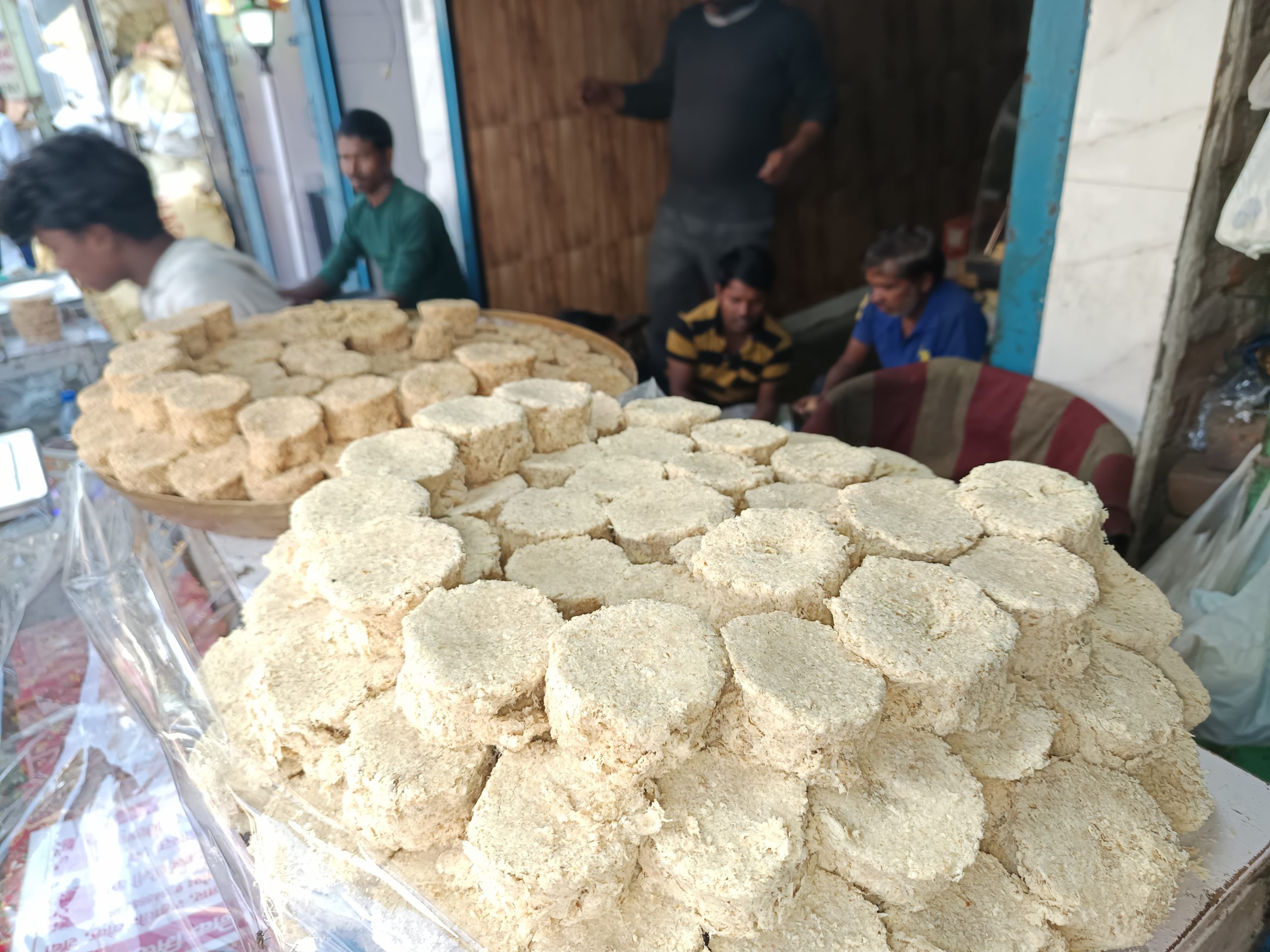 Ranchi News : तिल की सोंधी खुशबू से महक रहा बाजार