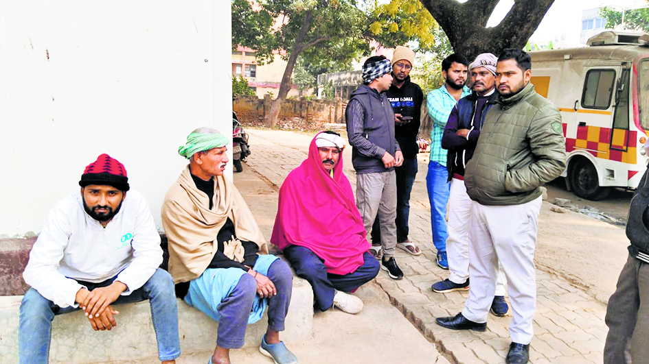 अनियंत्रित ट्रैक्टर ने सवारी से भरे ऑटो में मारी टक्कर, मैनपुरा के युवक की मौत