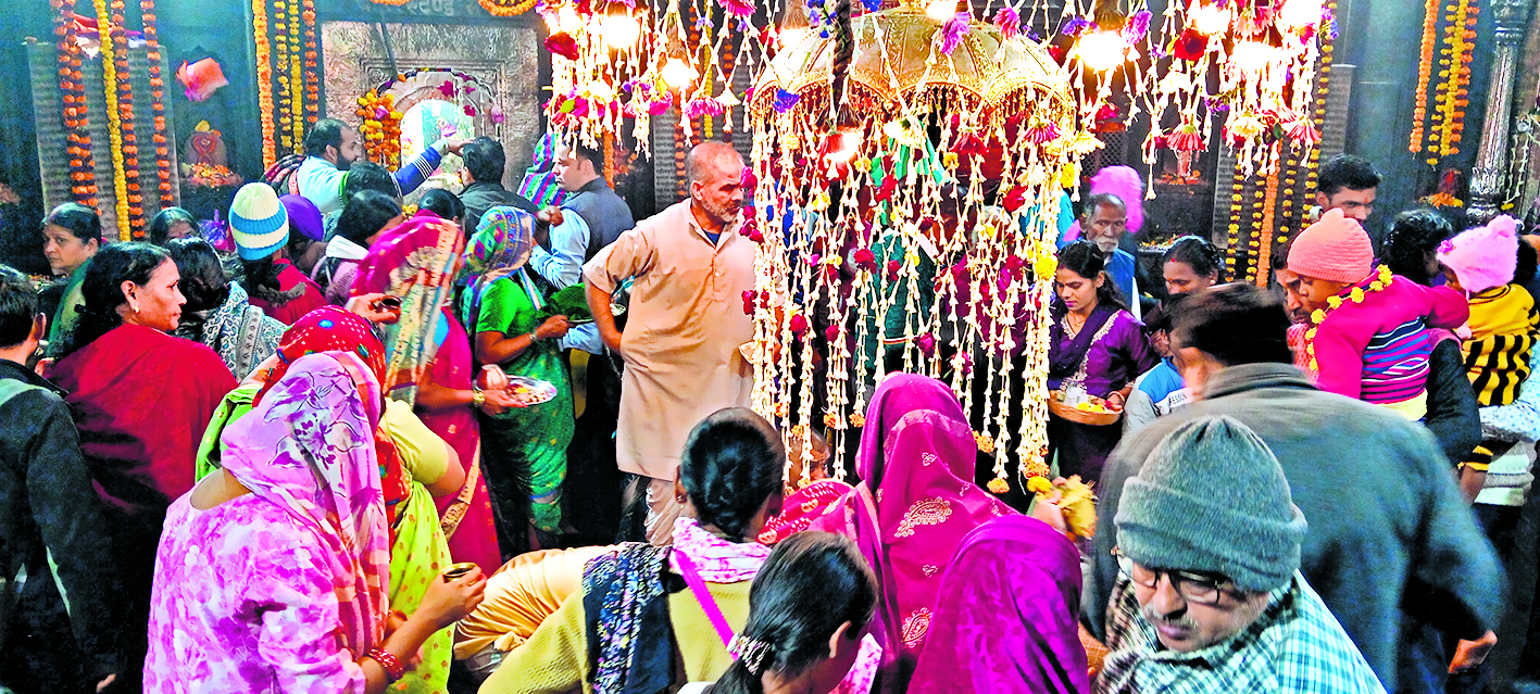 Gaya News : 10 हजार से अधिक श्रद्धालुओं ने की पूजा-अर्चना