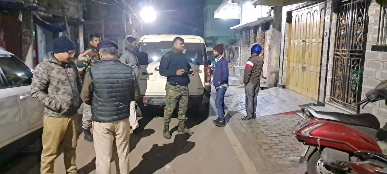 Jamshedpur News : पारदी गिरोह की तलाश में देर रात पुलिस ने चलाया सघन अभियान, कई संदिग्धों से पूछताछ