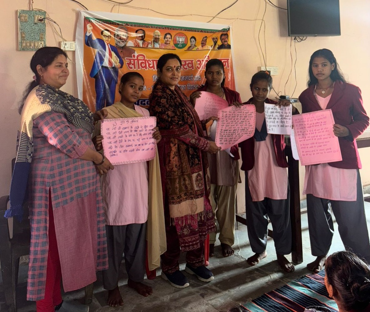 कस्तुरबा बालिका विद्यालय में हुई निबंध प्रतियोगिता