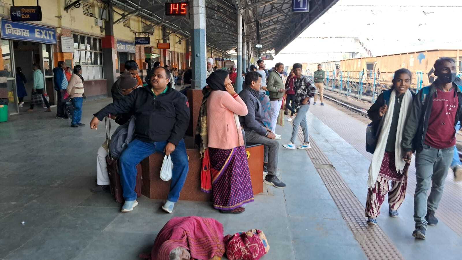 आठ घंटे विलंब से जमालपुर पहंची दिल्ली-कामाख्या ब्रह्मपुत्र मेल