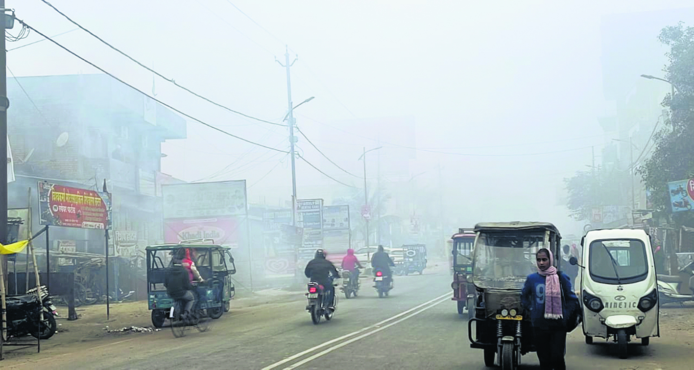 Gopalganj News : सोमवार को चली ठंडी हवाओं ने बनाया कोल्ड-डे, ठंड से कांपे उठे स्कूली बच्चे