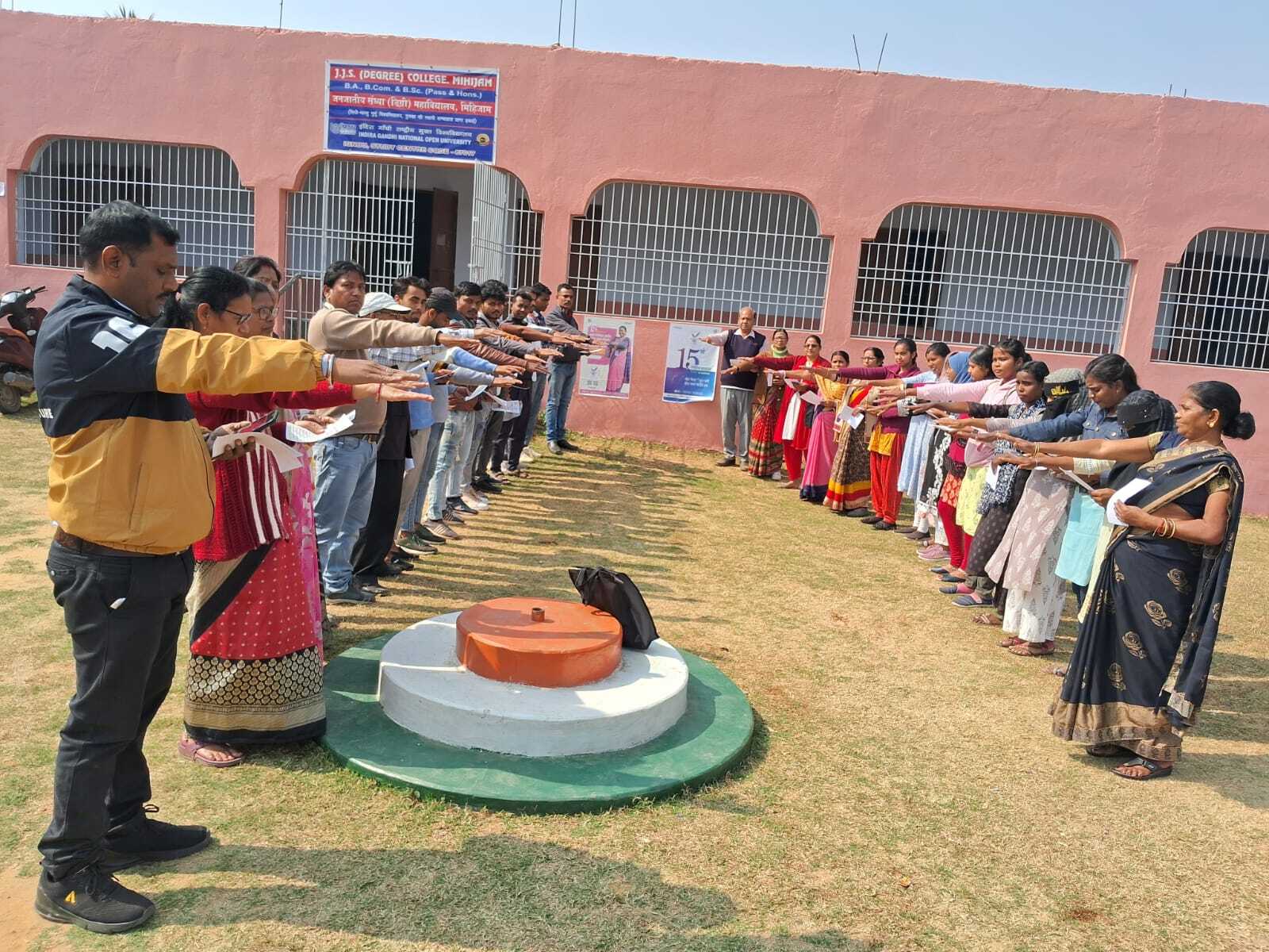 यातायात नियमों का पालन कर सड़क दुर्घटनाओं से बचें