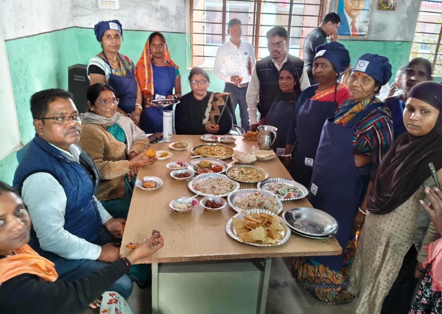 Bokaro News : प्रखंड स्तरीय कुकिंग प्रतियोगिता में मिडिल स्कूल चास की रसोइयाें की टीम प्रथम