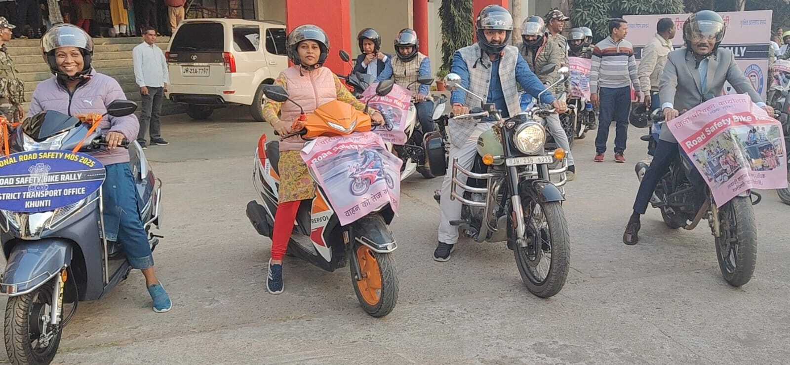 डीसी ने सड़क सुरक्षा के प्रति लोगों को किया जागरूक