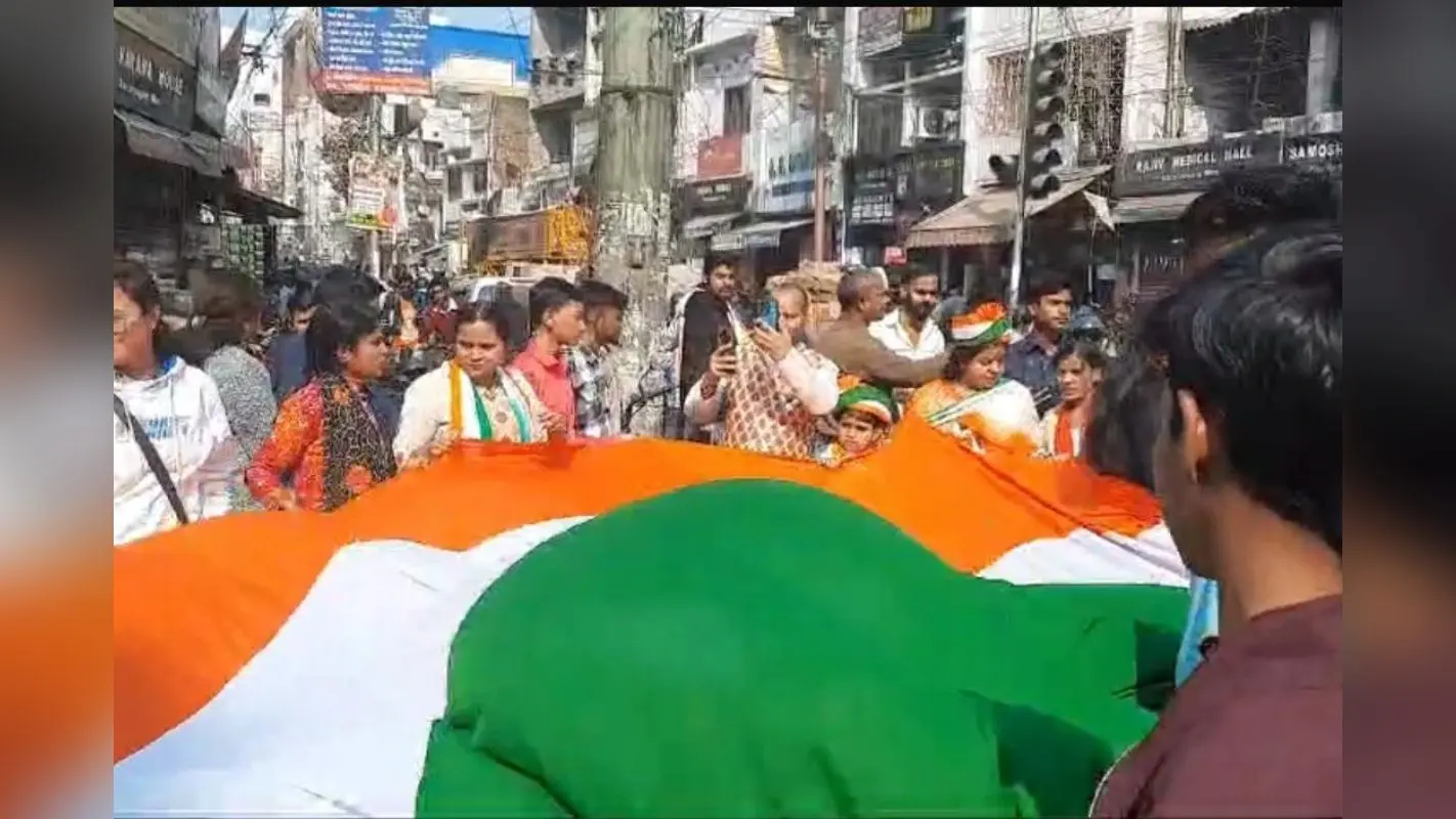 601 फीट तिरंगा के साथ मुजफ्फरपुर में देशभक्ति का जश्न, वीडियो में देखें तिरंगा यात्रा का अद्भुत दृश्य