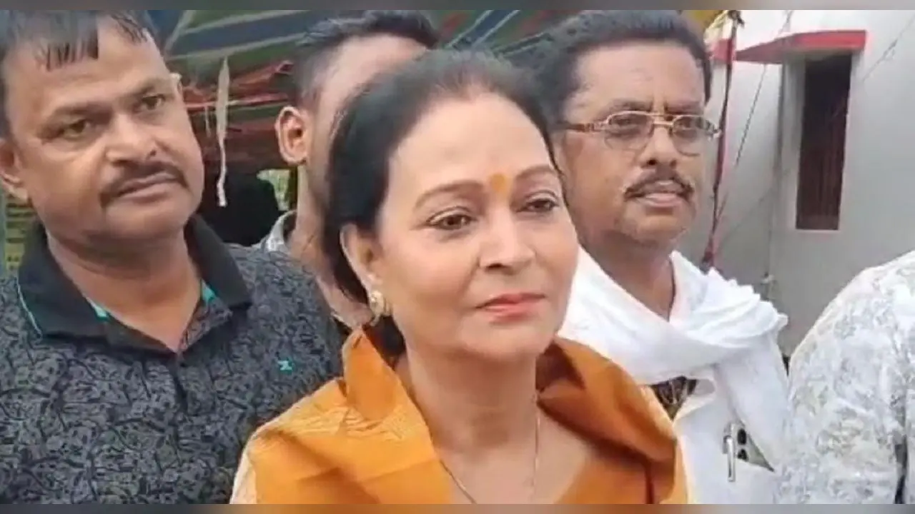 मुन्ना शुक्ला की पत्नी अन्नू शुक्ला ठोकी ताल, लालगंज से लड़ेंगी चुनाव