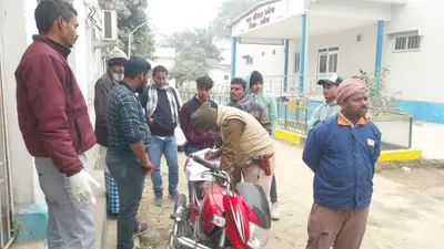Bihar News: बिहार के अररिया में अनियंत्रित होकर पलटा धान लदा ट्रैक्टर, नीचे दबकर चालक की हुई मौत