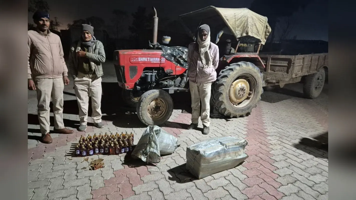 औरंगाबाद में 69 लीटर विदेशी शराब के साथ ट्रैक्टर जब्त, पुलिस को चकमा देकर भागे तस्कर