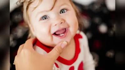 Parenting Tips: बच्चे के निकलने लगे हैं दांत? भूलकर भी न करें ये गलतियां