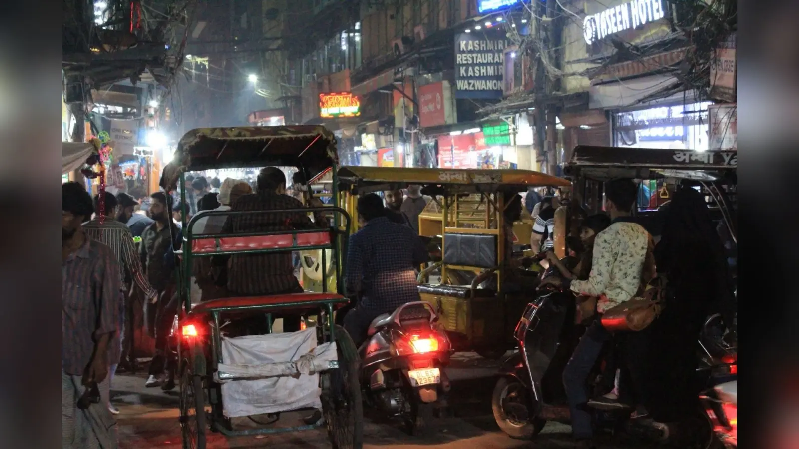 Delhi election 2025: गालिब के इलाके में तीसरी बार शहंशाह बनने की कोशिश में आप