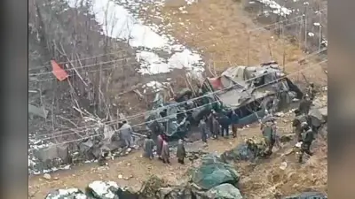 Jammu And Kashmir के बांदीपुरा में सेना की गाड़ी पलटी, 4 जवानों की मौत, 3 घायल