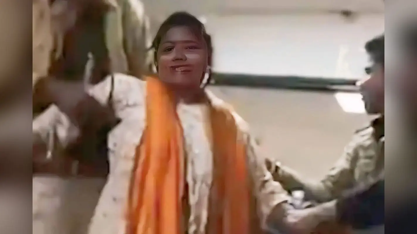 बेतिया अस्पताल में महिला का हंगामा, मादक पदार्थ के साथ पुलिस ने किया गिरफ्तार