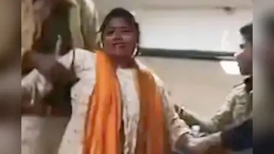 बेतिया अस्पताल में महिला का हंगामा, मादक पदार्थ के साथ पुलिस ने किया गिरफ्तार