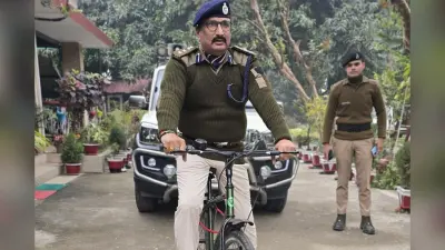 शांति और सुरक्षा के लिए साइकिल पर SP, बेतिया में दिखी पुलिस की नई रणनीति